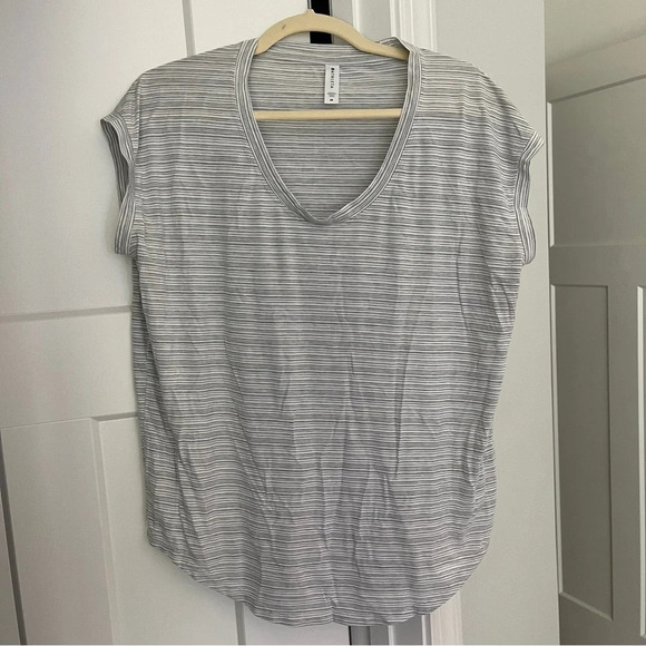 Athleta Cloudlight Stratus Tee Sleeveless Gray Striped Top - Picture 3 of 6